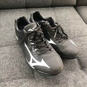 Mens size 9 Mizuno baseball cleats